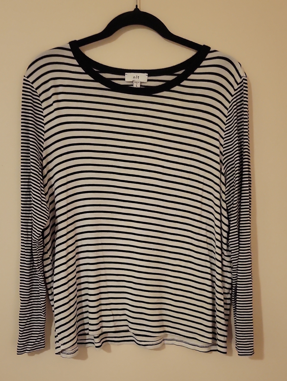 38G nlt Black and White Striped Long Sleeve Women's Top